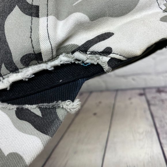 Peterbilt Camo Hat Distressed Cap Black Gray White Embroidered Logo Outdoors - Picture 7 of 11